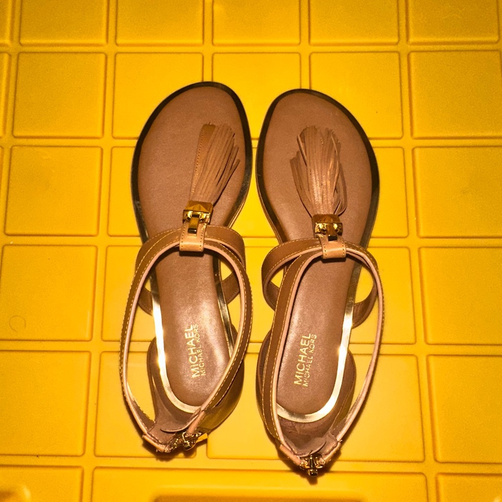 Michael kors Elegant Brown Sandals with Tassel Detail - Picture 2 of 4